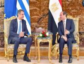 السيسي يبحث هاتفياً مع رئيس وزراء اليونان تطورات القضية الليبية