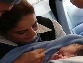 تذكرة سفر مدى الحياة من ” مصر للطيران ” لمولودة ولدت على متن إحدى طائراتها
