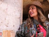 الفنانة ليلى علوي تشارك جمهورها صورها في أماكن أثرية بمصر