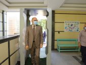 رئيس جامعة الأقصر في جولة تفقدية لكلية الألسن لمتابعة الكشف الطبي للطلاب الجدد