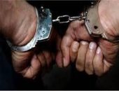 القبض على عامل عقب قيامه بسرقة إحدى السيارات من قائدها بأسلوب المغافلة بمنطقة النزهة