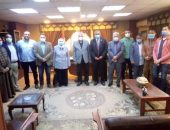 جامعة حلوان تشارك فى تجميل شوارع وميادين فى محيطها الإقليمى..